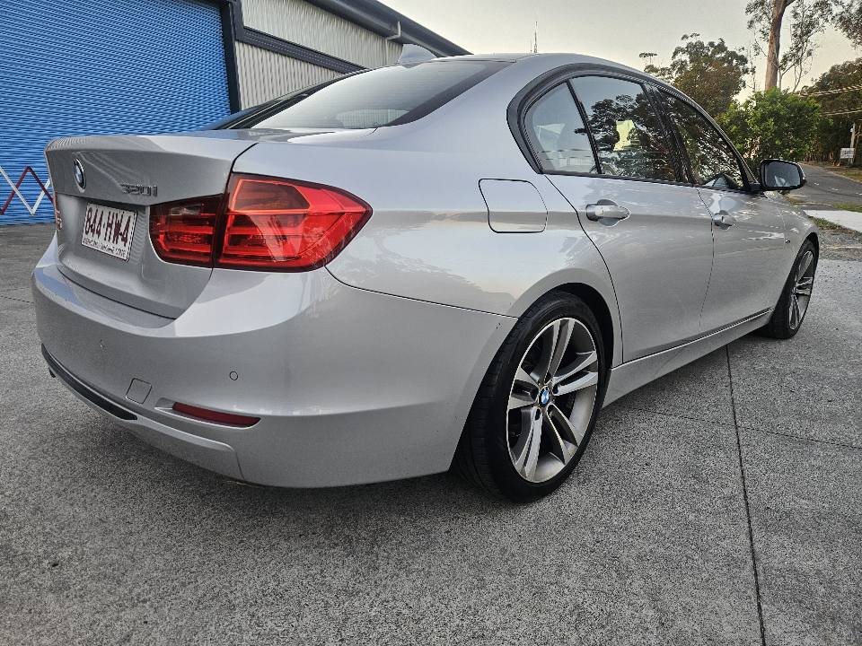 2013 BMW 320i sport f30 7.jpg